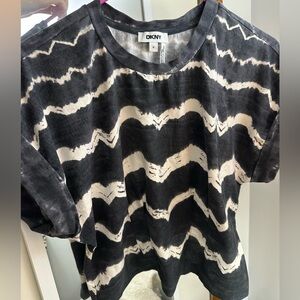 DKNY Black and White Zigzag Short Sleeve Top